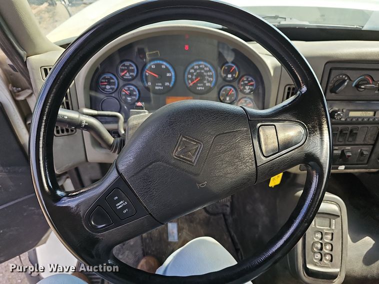 image for item DR5764 2014 International Work Star 7600  vacuum truck