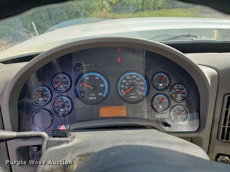 image for item DR5764 2014 International Work Star 7600  vacuum truck