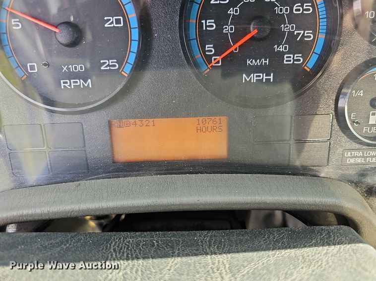 image for item DR5764 2014 International Work Star 7600  vacuum truck