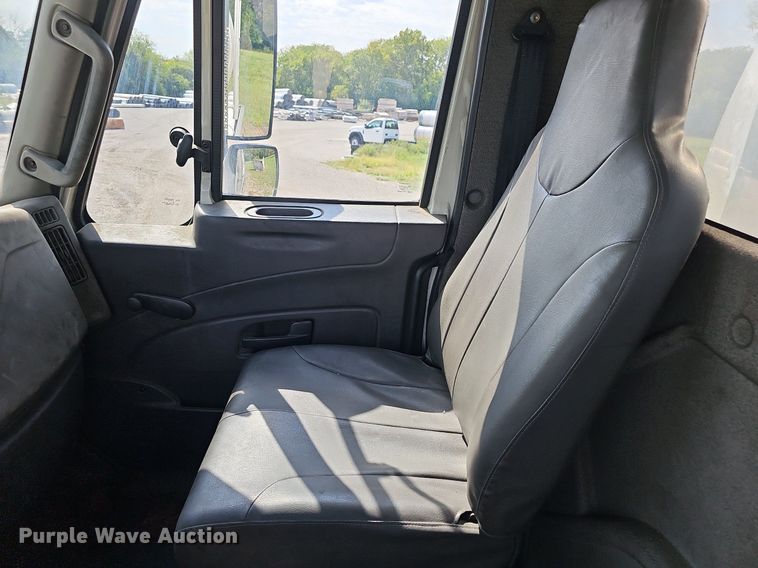 image for item DR5764 2014 International Work Star 7600  vacuum truck