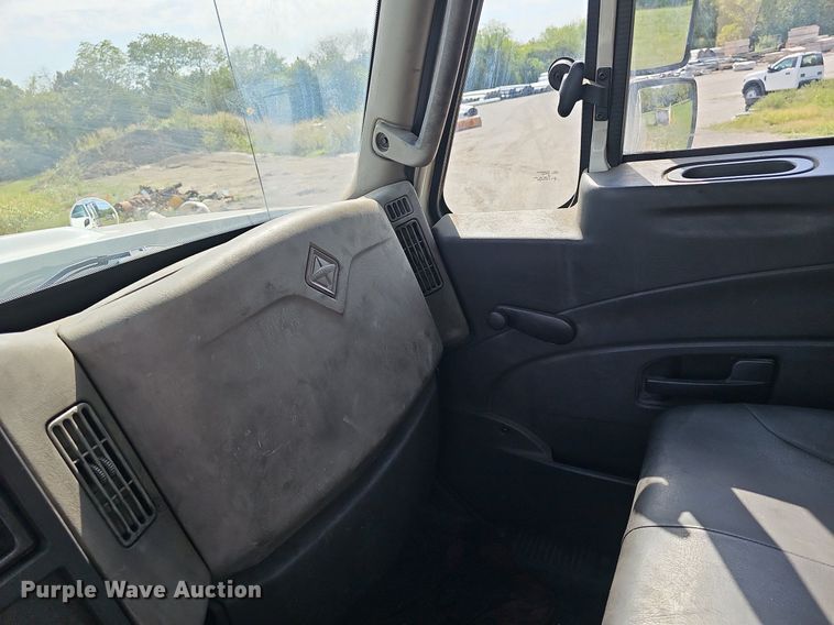 image for item DR5764 2014 International Work Star 7600  vacuum truck