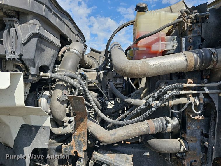 image for item DR5764 2014 International Work Star 7600  vacuum truck