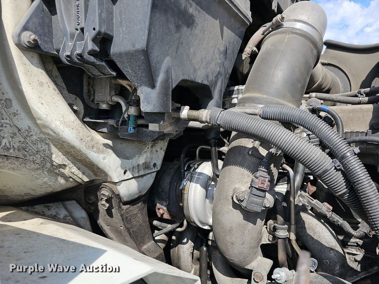 image for item DR5764 2014 International Work Star 7600  vacuum truck