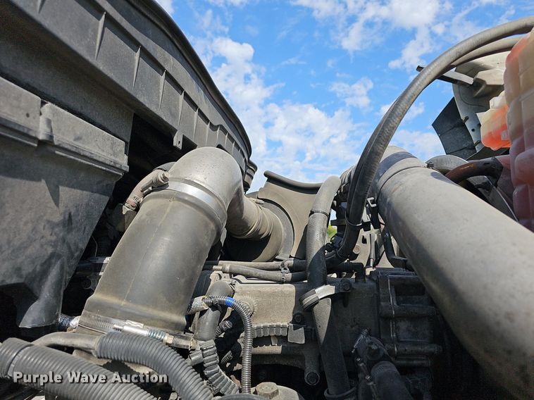 image for item DR5764 2014 International Work Star 7600  vacuum truck