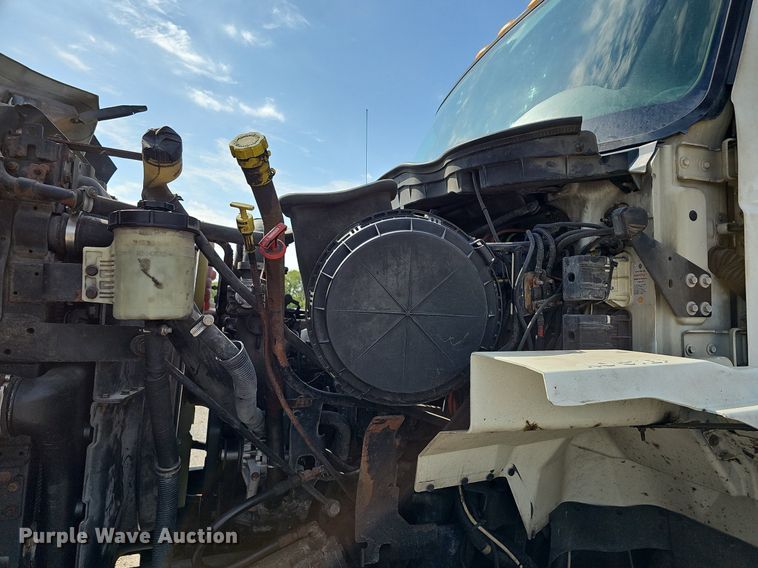 image for item DR5764 2014 International Work Star 7600  vacuum truck