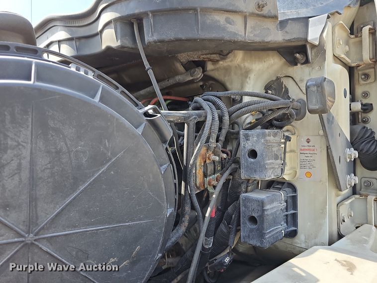 image for item DR5764 2014 International Work Star 7600  vacuum truck