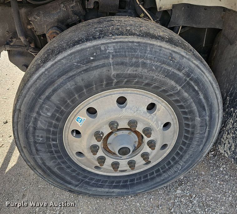 image for item DR5764 2014 International Work Star 7600  vacuum truck