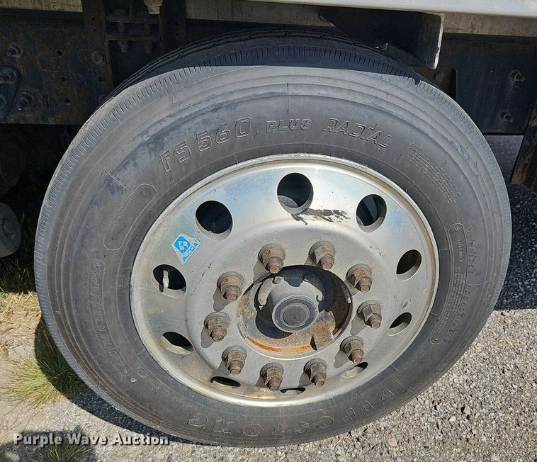 image for item DR5764 2014 International Work Star 7600  vacuum truck