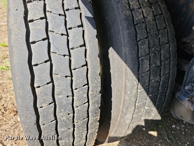 image for item DR5764 2014 International Work Star 7600  vacuum truck