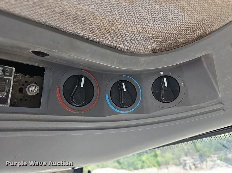 image for item DR5767 1994 Ford 7740 Powerstar SLE Tiger Special  tractor