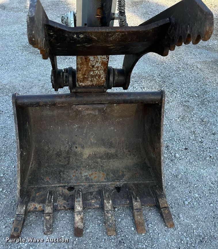 image for item DS2230 2016 Takeuchi TB260  mini excavator