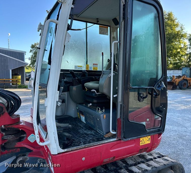 image for item DS2230 2016 Takeuchi TB260  mini excavator