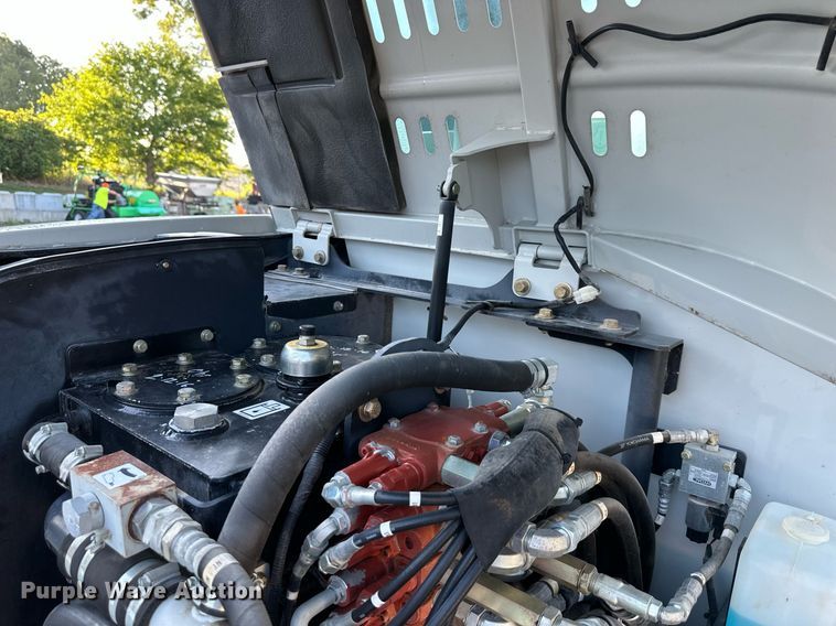 image for item DS2230 2016 Takeuchi TB260  mini excavator