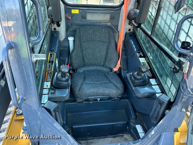 image for item DS2233 2017 John Deere 331G  tracked skid steer loader