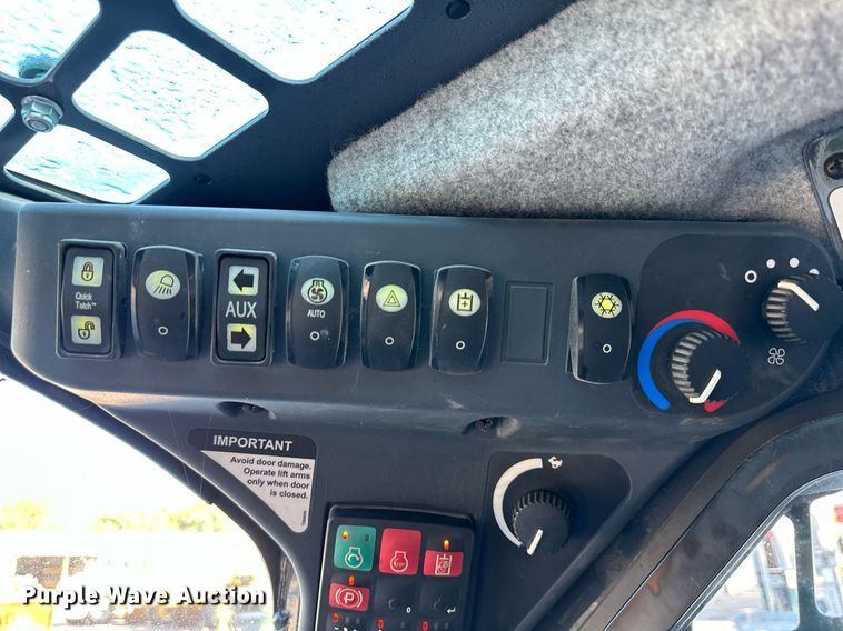 image for item DS2233 2017 John Deere 331G  tracked skid steer loader