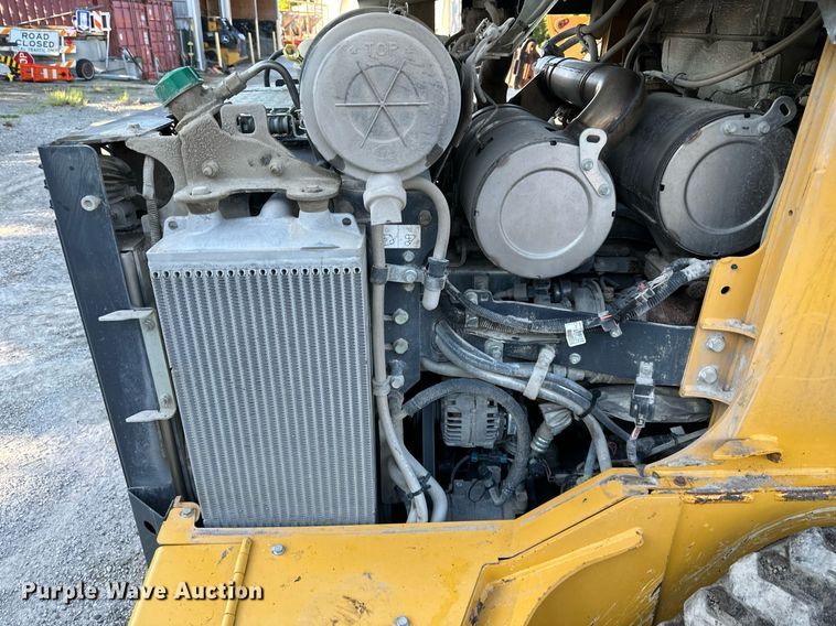 image for item DS2233 2017 John Deere 331G  tracked skid steer loader