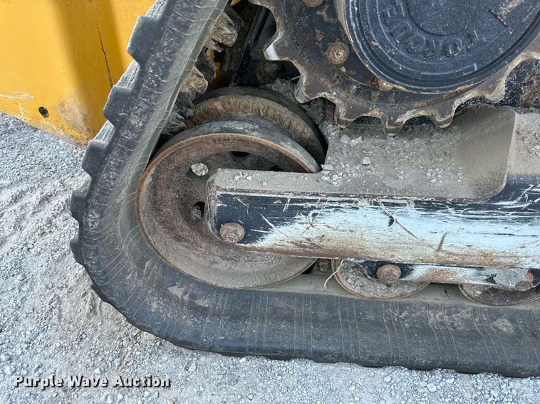 image for item DS2233 2017 John Deere 331G  tracked skid steer loader