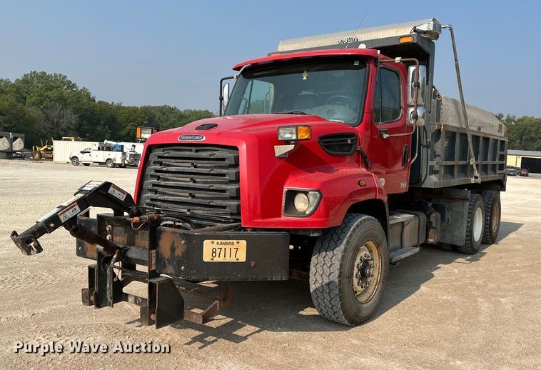 image for item DS2295 2014 Freightliner 114SD  dump truck