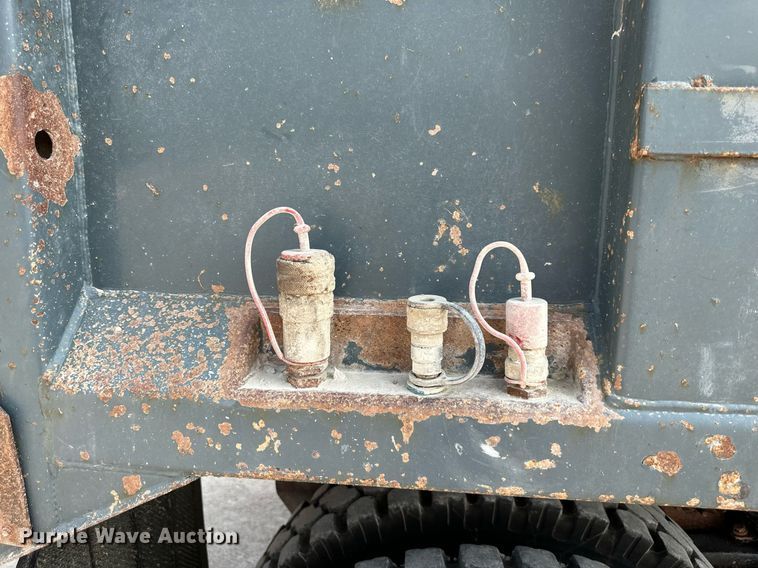 image for item DS2295 2014 Freightliner 114SD  dump truck