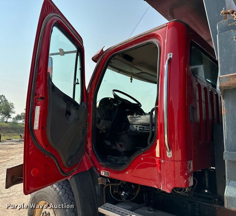 image for item DS2295 2014 Freightliner 114SD  dump truck