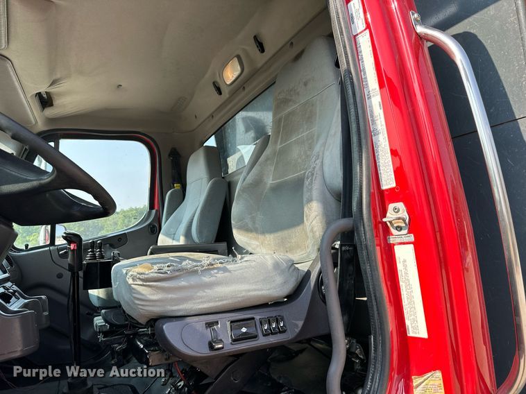 image for item DS2295 2014 Freightliner 114SD  dump truck