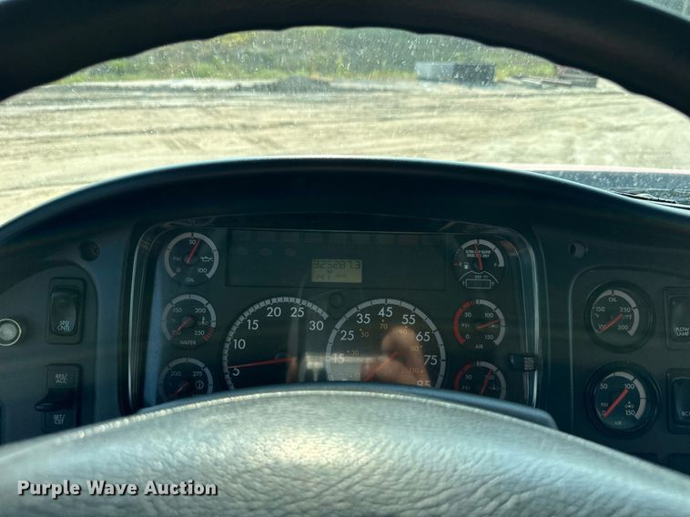 image for item DS2295 2014 Freightliner 114SD  dump truck