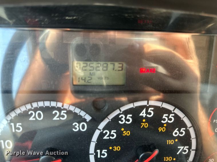 image for item DS2295 2014 Freightliner 114SD  dump truck