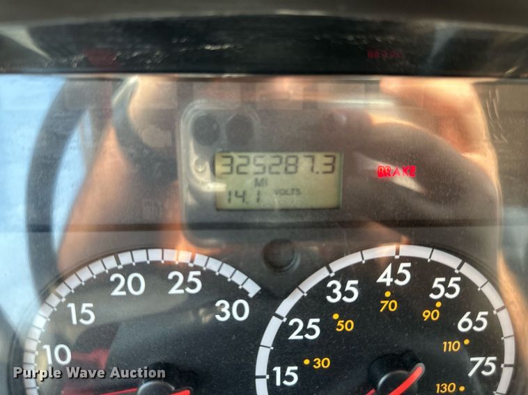 image for item DS2295 2014 Freightliner 114SD  dump truck