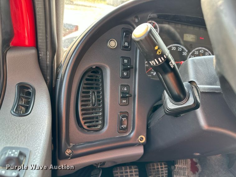 image for item DS2295 2014 Freightliner 114SD  dump truck