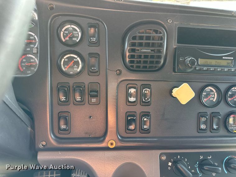 image for item DS2295 2014 Freightliner 114SD  dump truck