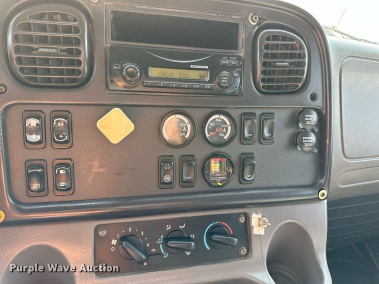 image for item DS2295 2014 Freightliner 114SD  dump truck