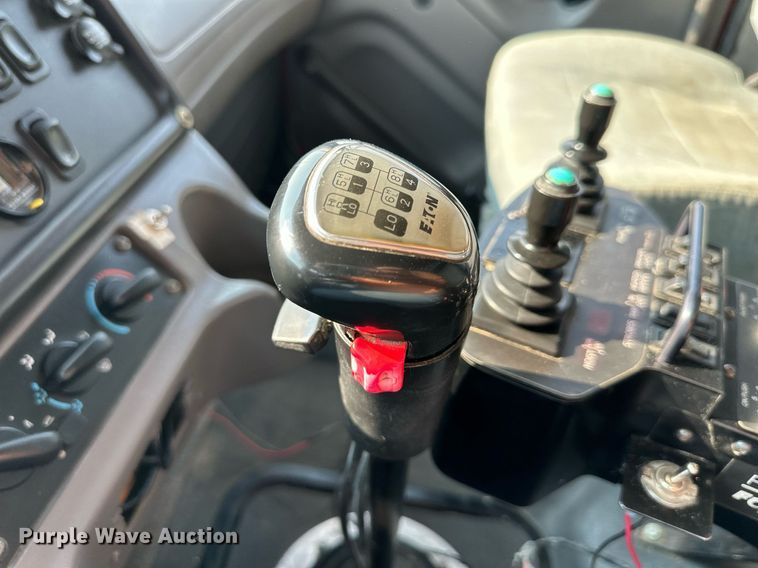 image for item DS2295 2014 Freightliner 114SD  dump truck