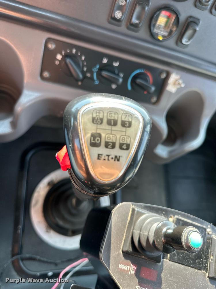 image for item DS2295 2014 Freightliner 114SD  dump truck