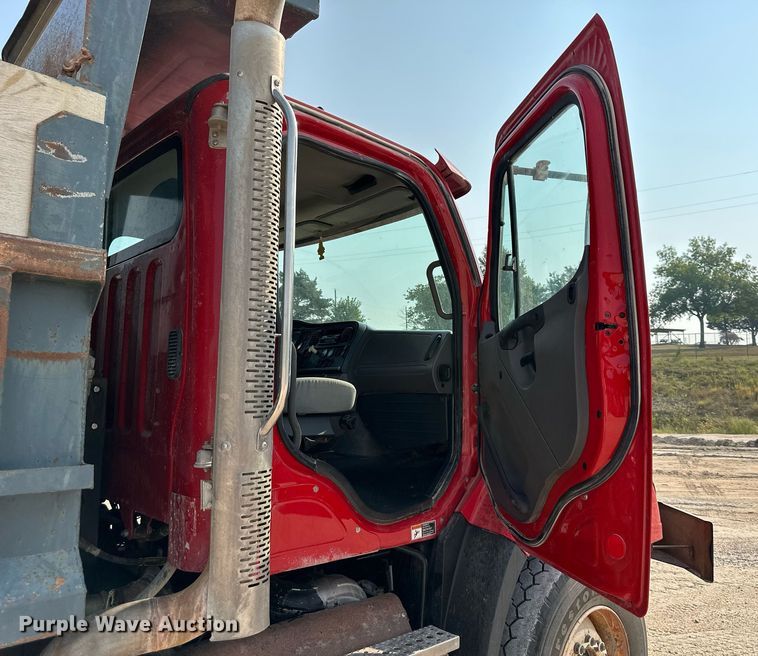 image for item DS2295 2014 Freightliner 114SD  dump truck