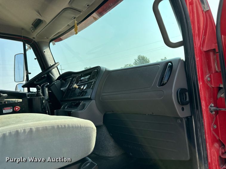 image for item DS2295 2014 Freightliner 114SD  dump truck