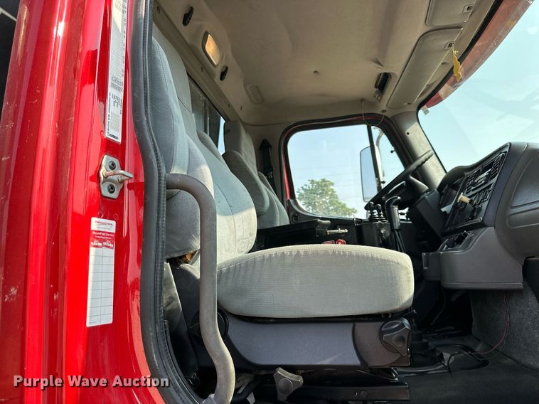 image for item DS2295 2014 Freightliner 114SD  dump truck