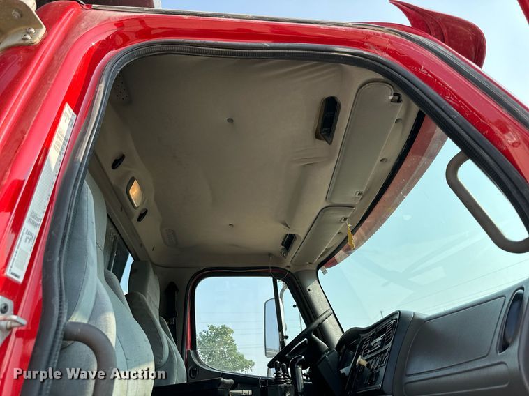 image for item DS2295 2014 Freightliner 114SD  dump truck