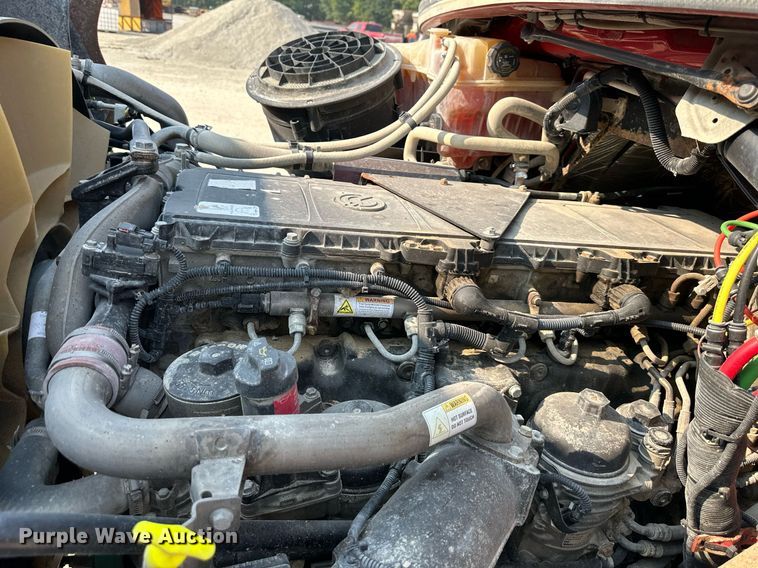 image for item DS2295 2014 Freightliner 114SD  dump truck