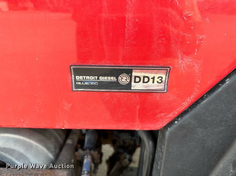 image for item DS2295 2014 Freightliner 114SD  dump truck