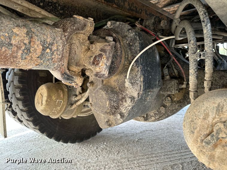 image for item DS2295 2014 Freightliner 114SD  dump truck