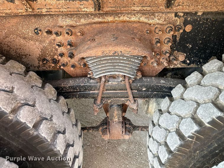 image for item DS2295 2014 Freightliner 114SD  dump truck