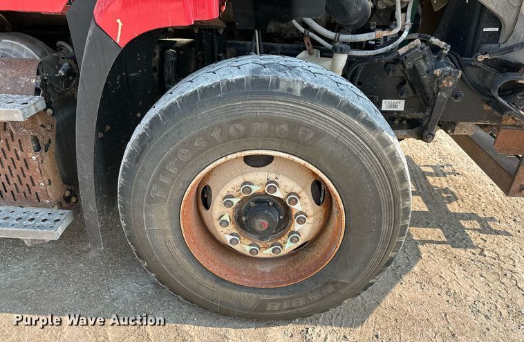 image for item DS2295 2014 Freightliner 114SD  dump truck