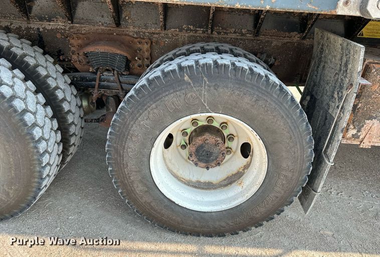 image for item DS2295 2014 Freightliner 114SD  dump truck