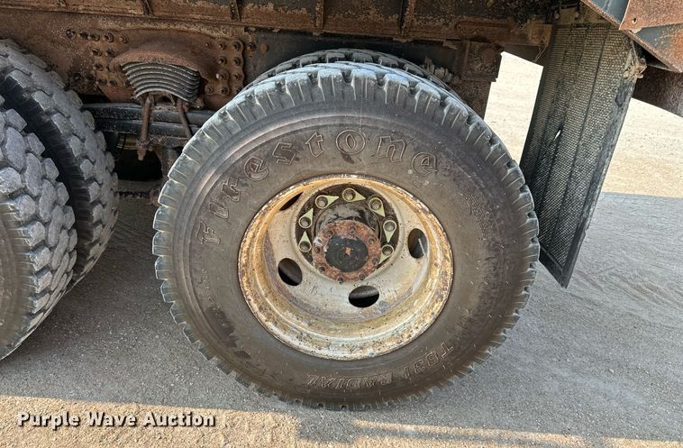 image for item DS2295 2014 Freightliner 114SD  dump truck