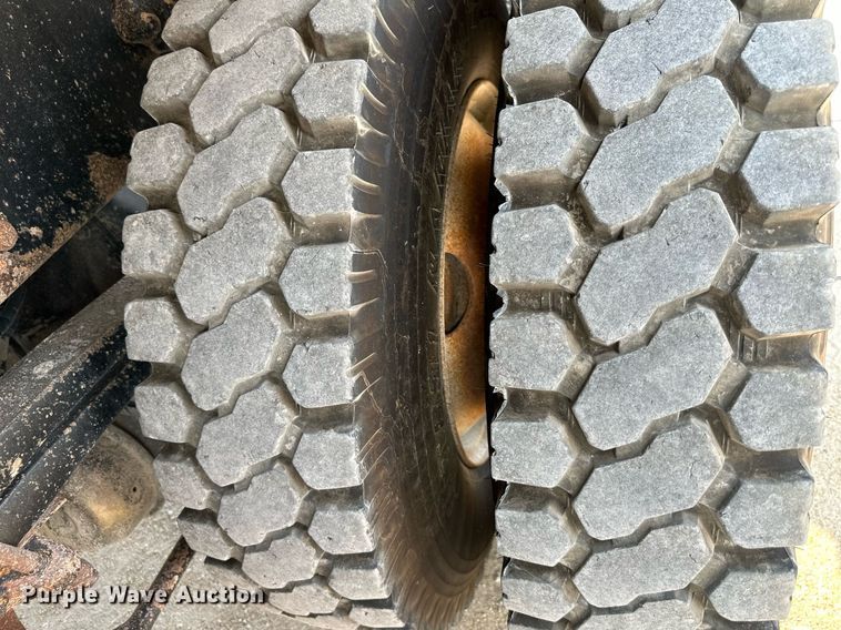 image for item DS2295 2014 Freightliner 114SD  dump truck