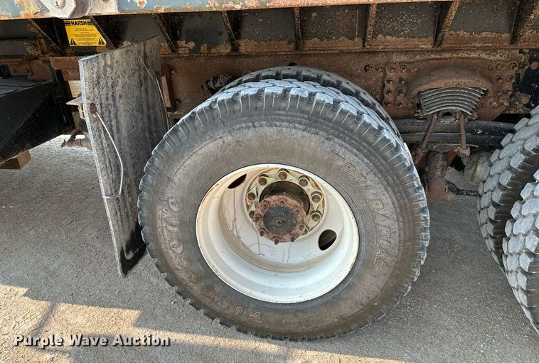 image for item DS2295 2014 Freightliner 114SD  dump truck