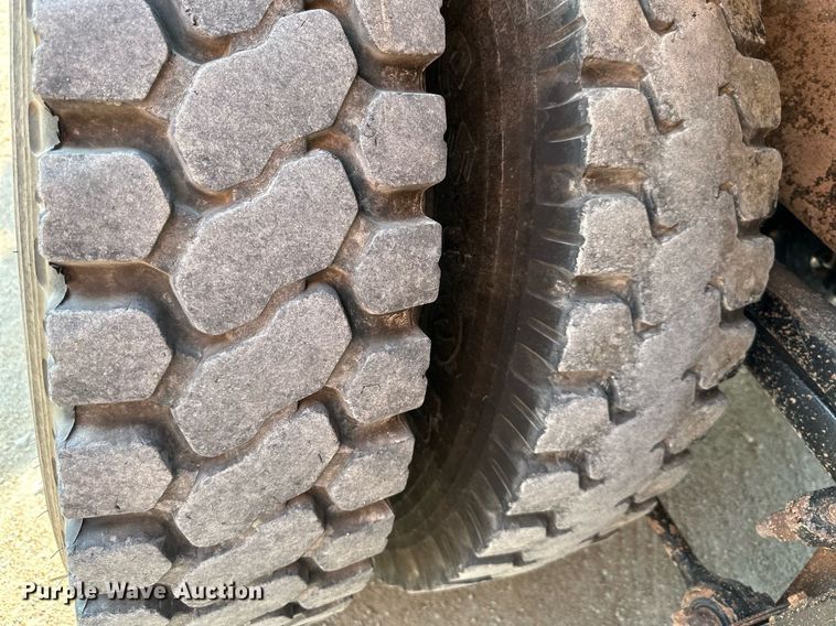 image for item DS2295 2014 Freightliner 114SD  dump truck