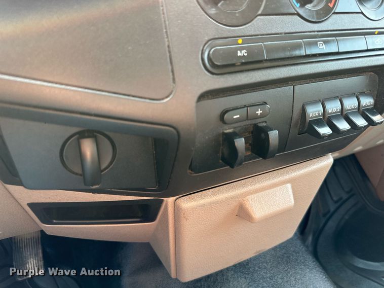 image for item DS2296 2009 Ford F250 Super Duty XL  SuperCab pickup truck