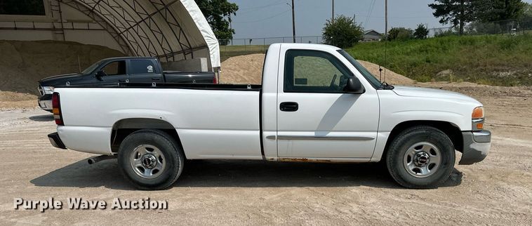 image for item DS2297 2004 GMC Sierra 1500  pickup truck