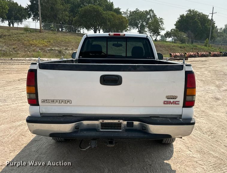 image for item DS2297 2004 GMC Sierra 1500  pickup truck